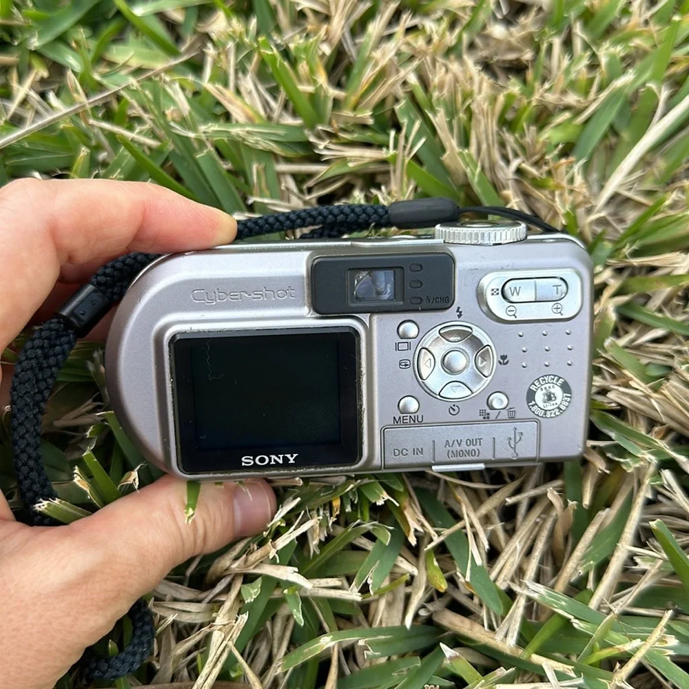 Sony camera 5.0 mega pixels cyber-shot